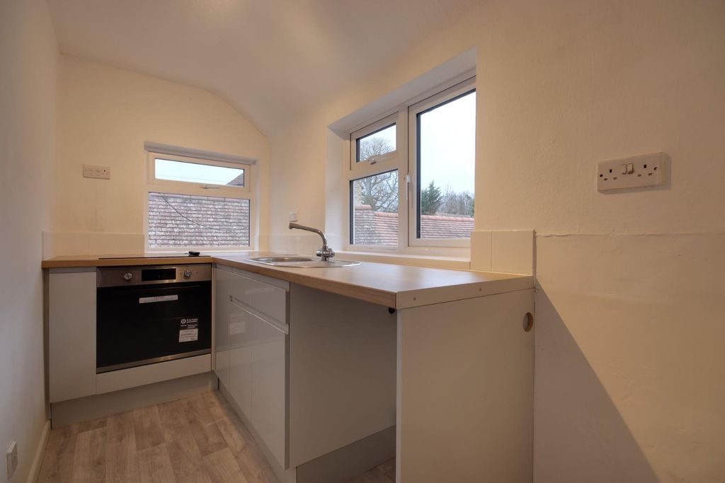 Property photo 2 of 7 Kitchen