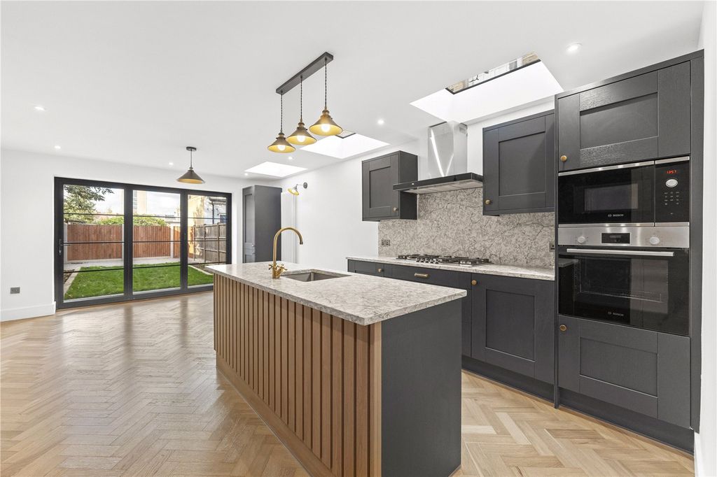 Property photo 2 of 21 Picture No. 16