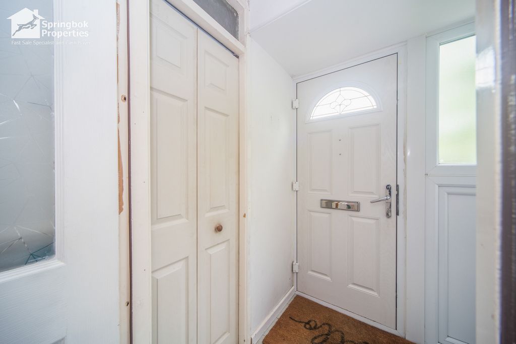 Property photo 2 of 24 Entrance