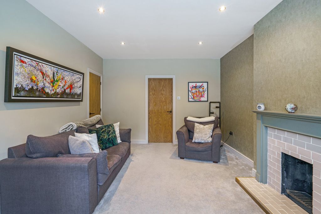 Property photo 3 of 21