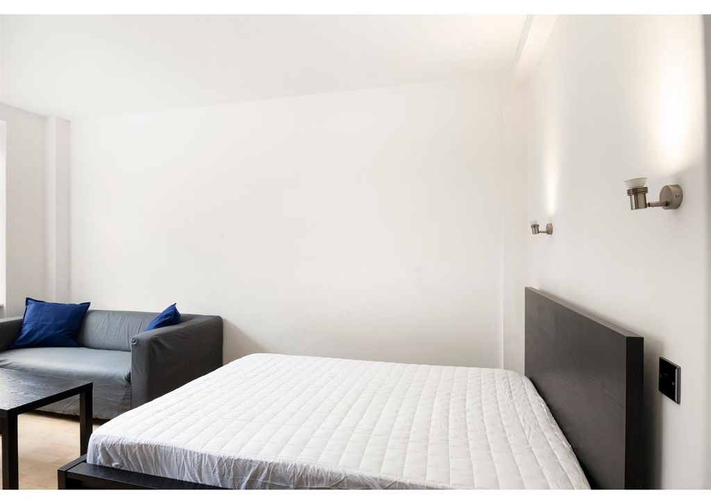 Property photo 3 of 6 Bed_Page-0001 (1).Jpg