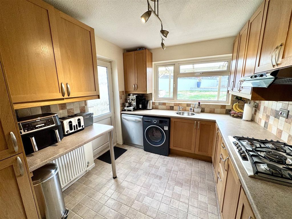 Property photo 3 of 29 Kitchen