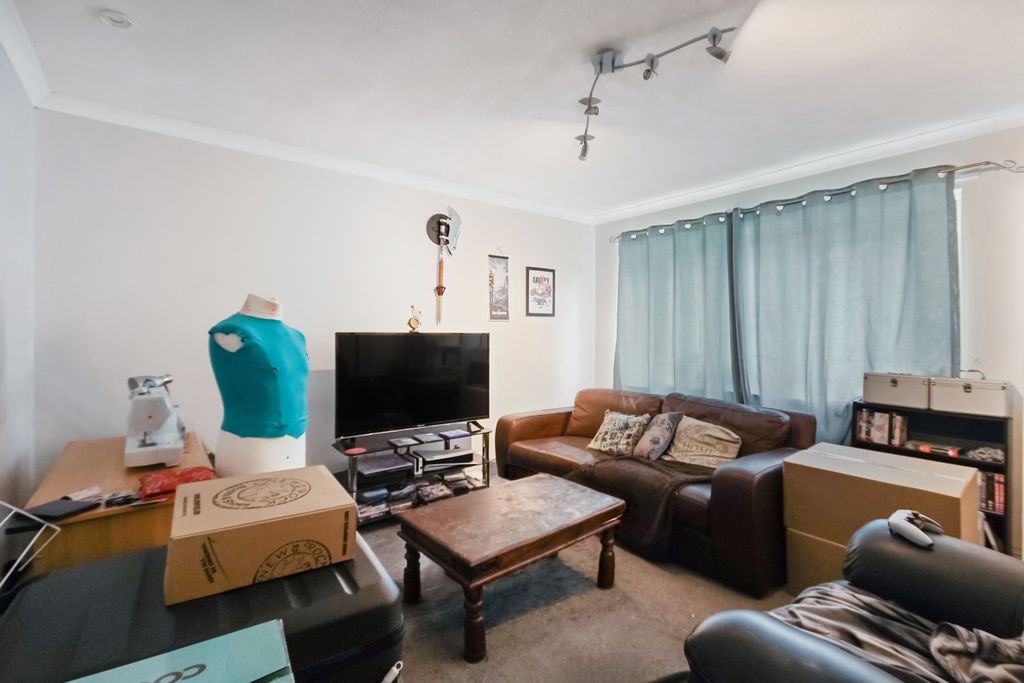 Property photo 3 of 16
