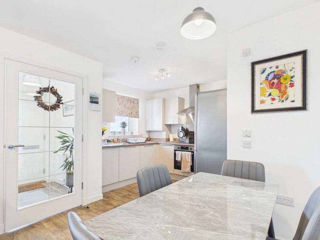 2 bed flat for saleMacdonald Road, Banff AB45 photo 4