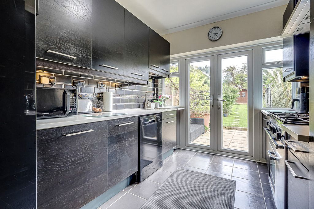 Property photo 3 of 40