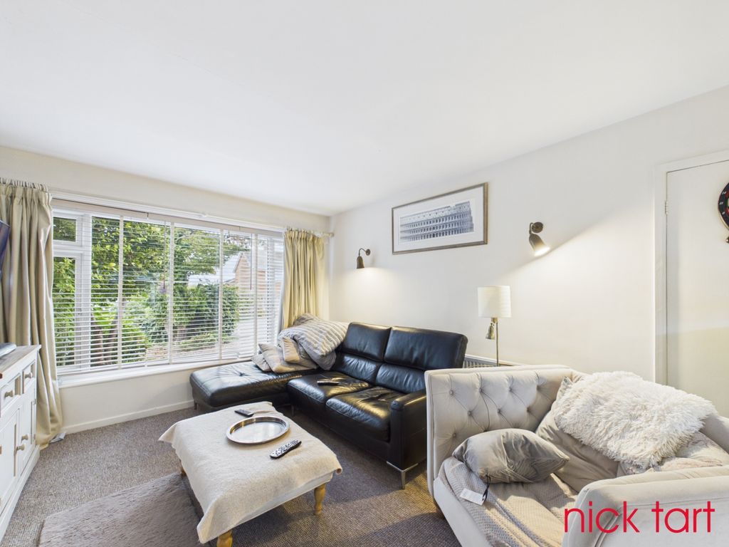 Property photo 2 of 14 Cam02849G0-Pr0189-Still015