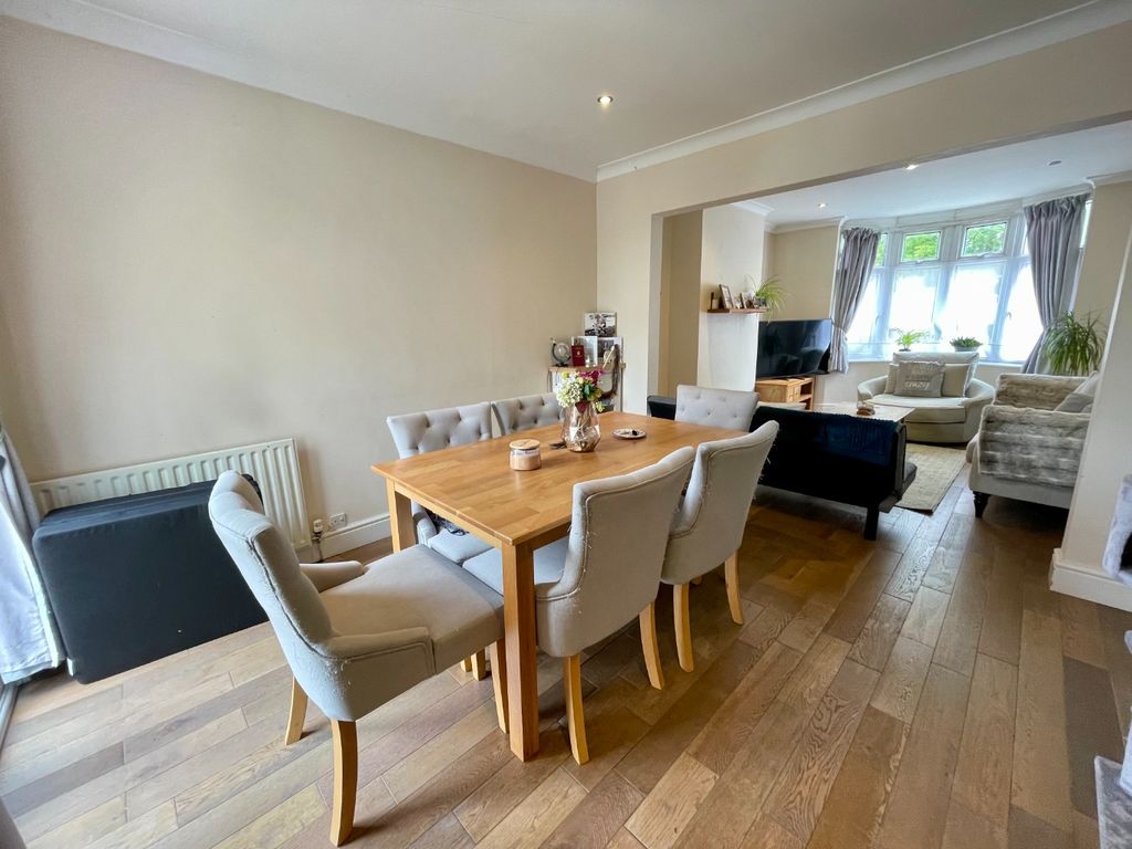 Property photo 3 of 12 4189923