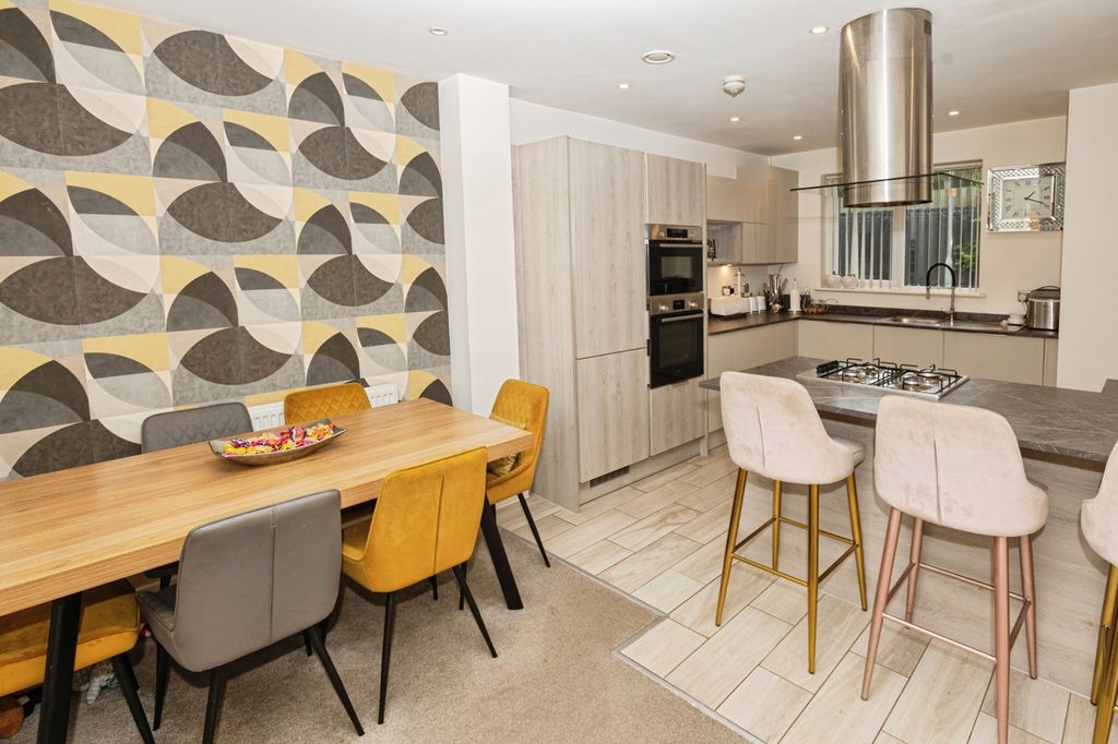 Property photo 2 of 12 Photo