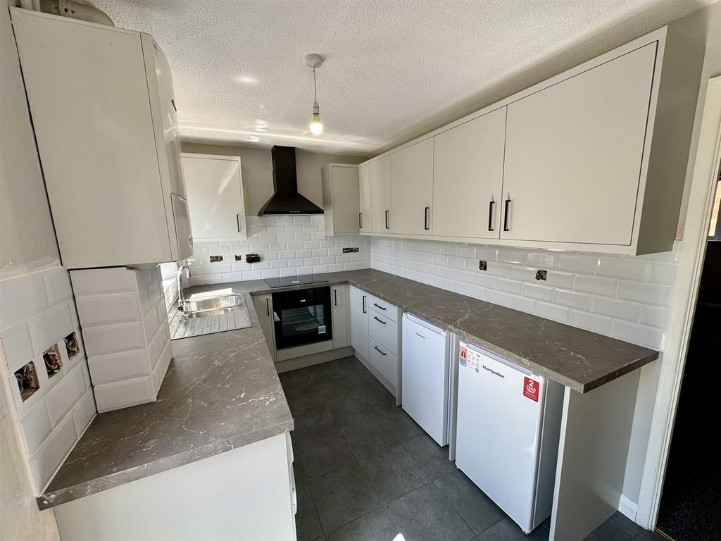 Property photo 2 of 12 Kitchen (1/2)
