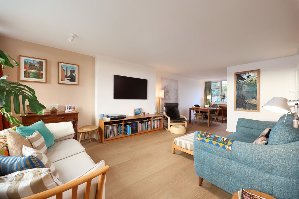 Property photo 3 of 28 Lounge/Dining Room