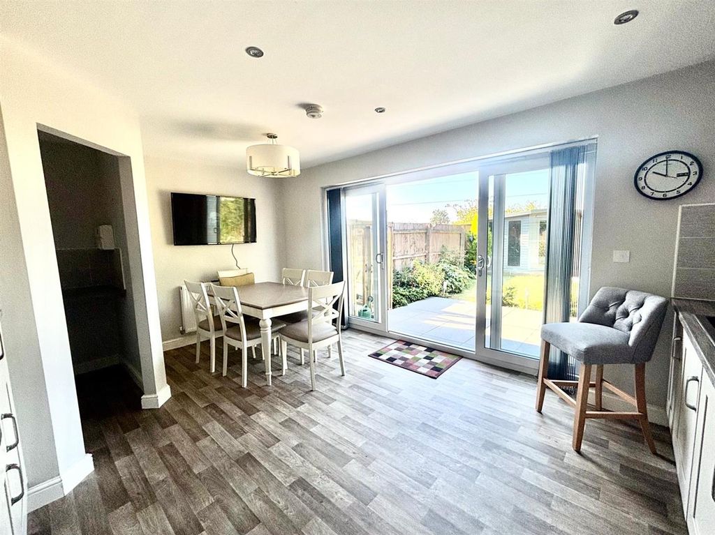 Property photo 3 of 19 Kitchen Diner