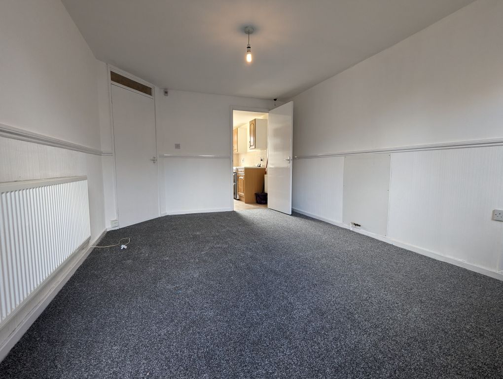 Property photo 2 of 6 Kitchen