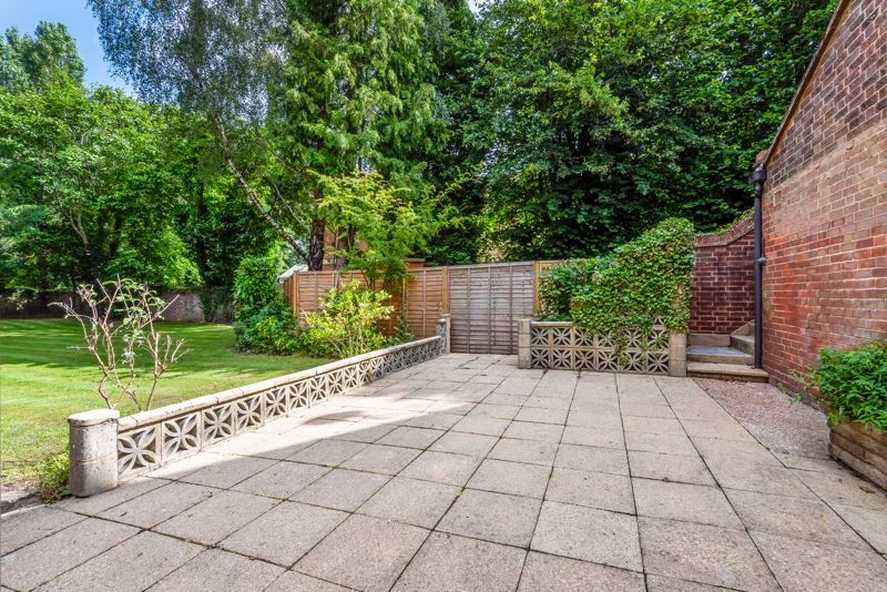 Additional image 9 of 3 bed flat to rentKings Road, Horsham RH13