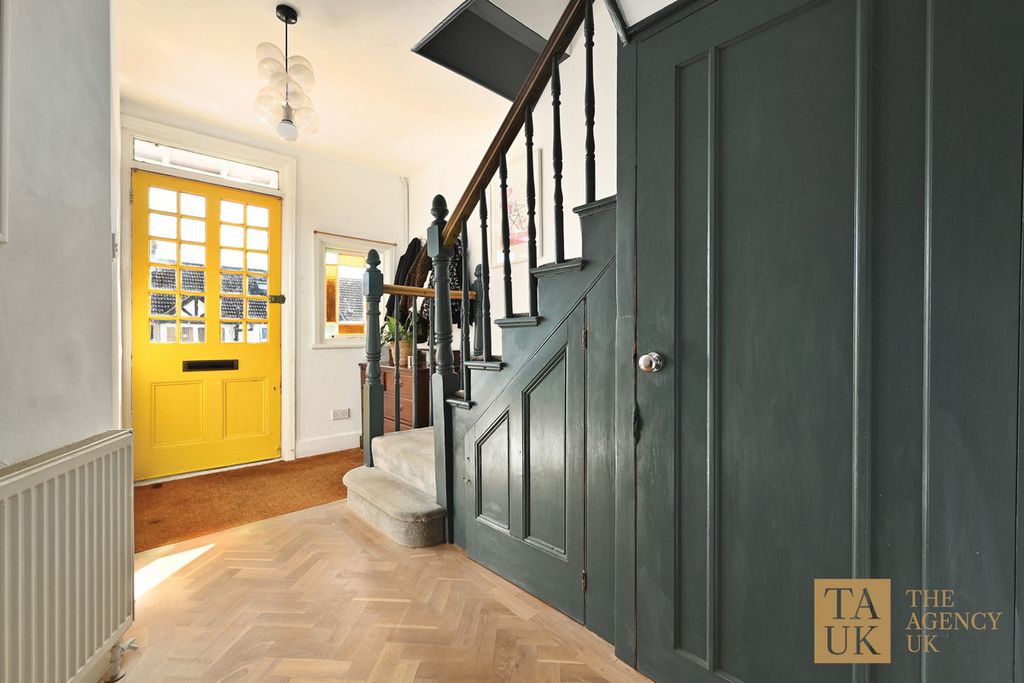 Property photo 3 of 25