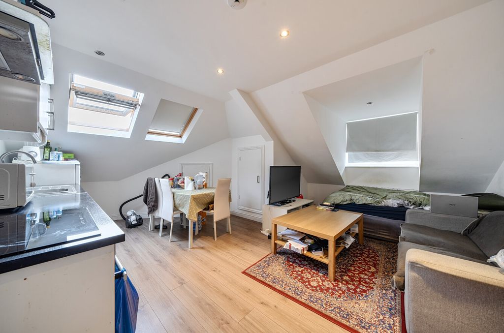 Property photo 3 of 11 1409365-8-6985Fc9...