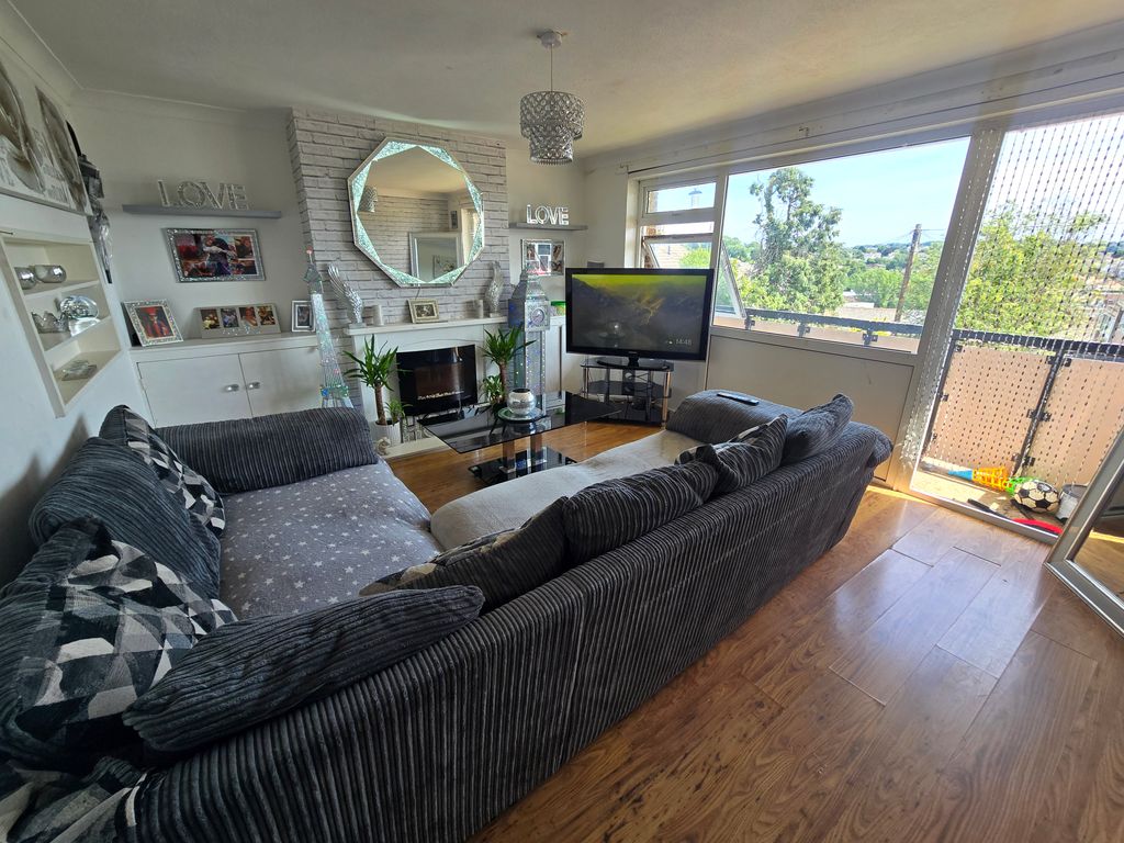 Property photo 1 of 2