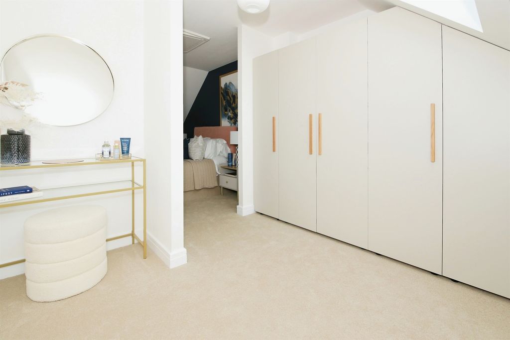 Property photo 3 of 8 Master Bedroom