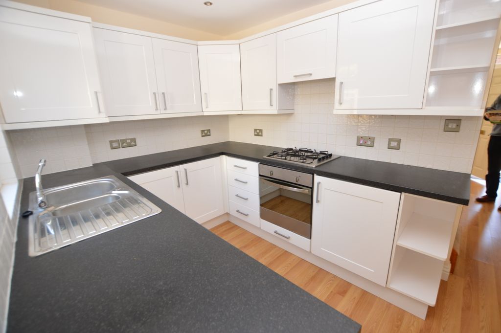 Property photo 3 of 9 Kitchen