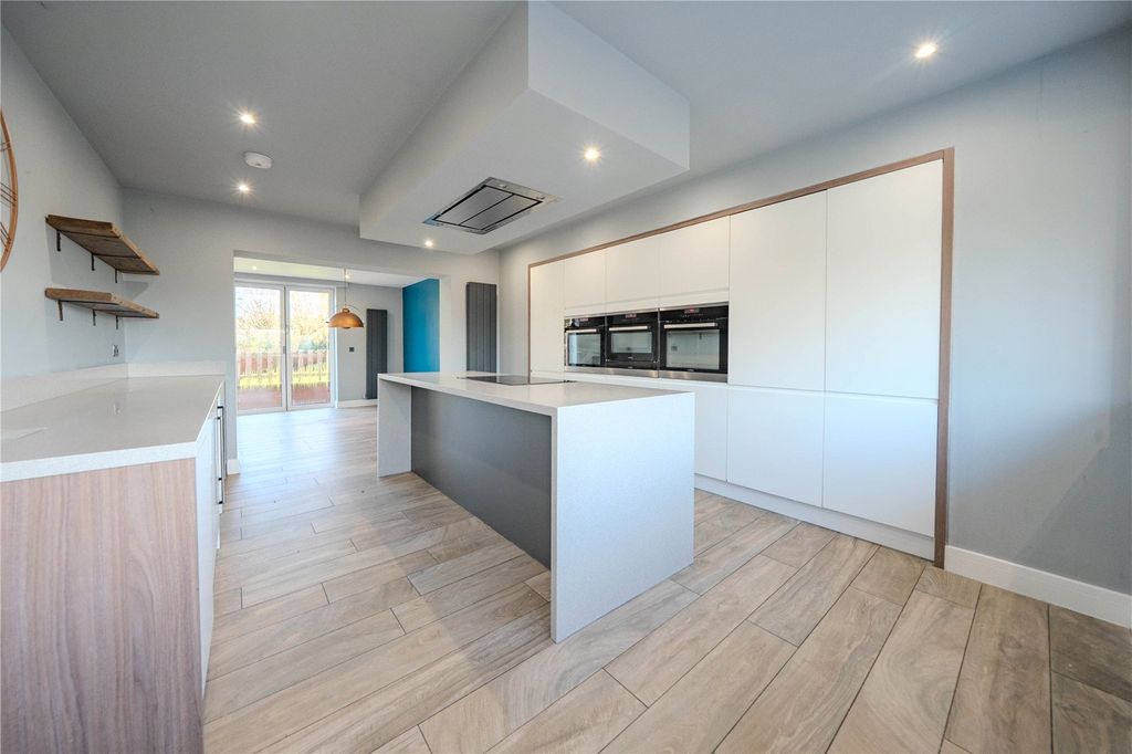 Property photo 2 of 39 Picture No. 06