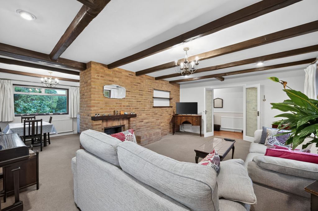 Property photo 3 of 15 Sitting Room