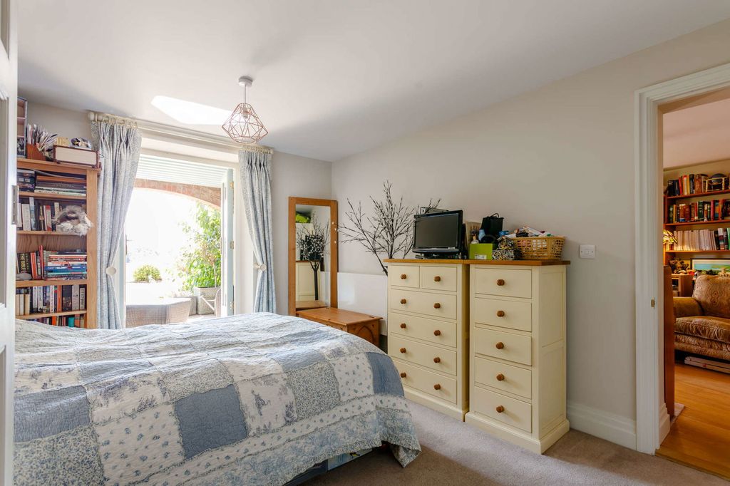 Property photo 2 of 34