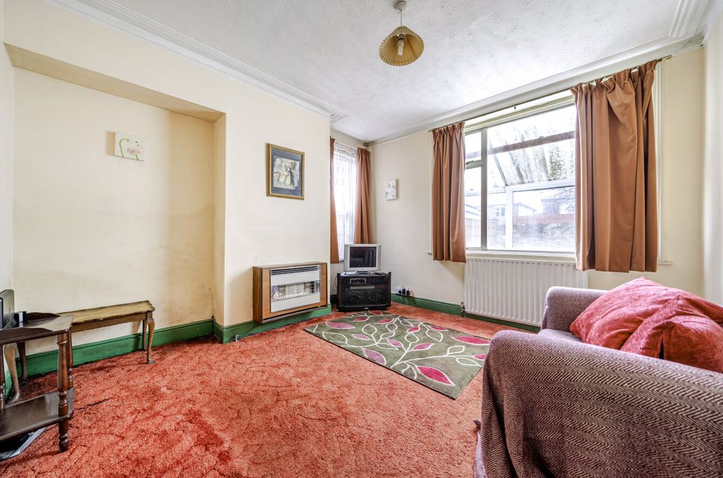 Property photo 2 of 8 1417472-4-6996Eb2...