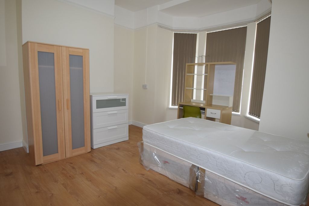 Property photo 3 of 8 Photo 3