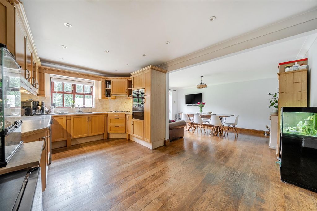 Additional image 11 of 7 bed detached house for saleHeadley Road, Liphook GU30