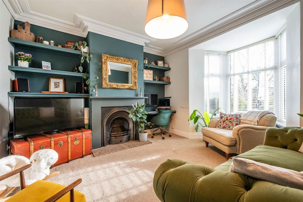 Property photo 2 of 30 Lounge