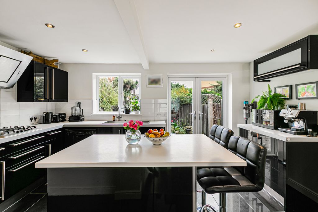 Property photo 2 of 21 Kitchen