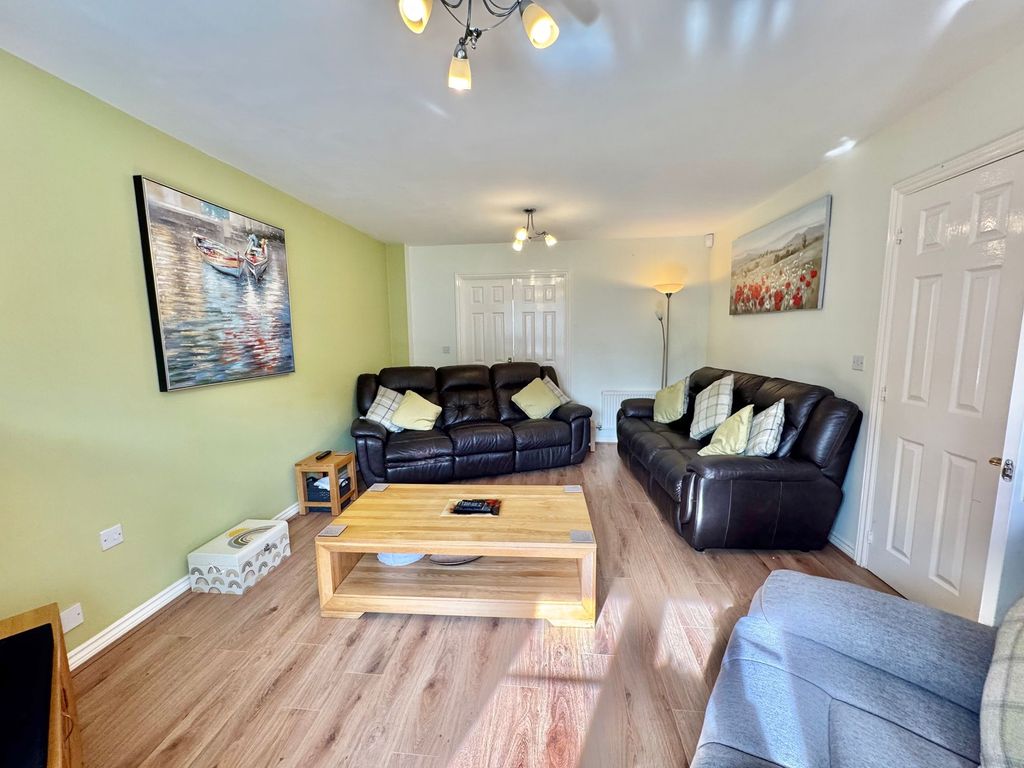 Property photo 3 of 33