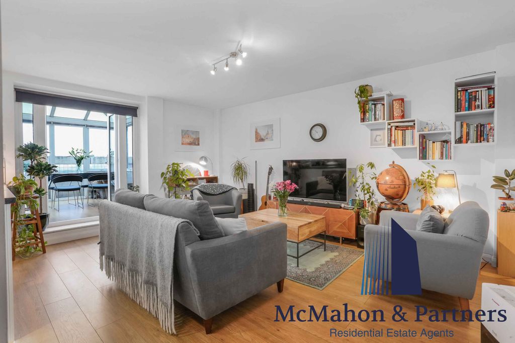 Property photo 2 of 24