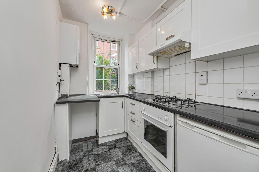 Property photo 3 of 11 Kitchen