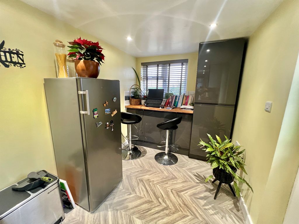 Property photo 3 of 25 Kitchen