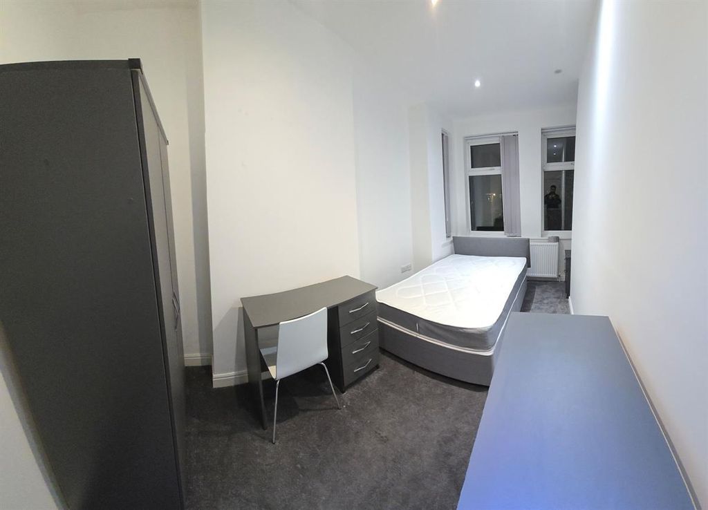 Property photo 2 of 13 A Bright And Tidy Bedroom Featuring A Comfortable ...