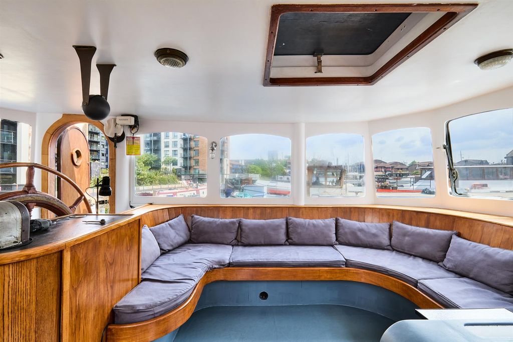 Property photo 2 of 32