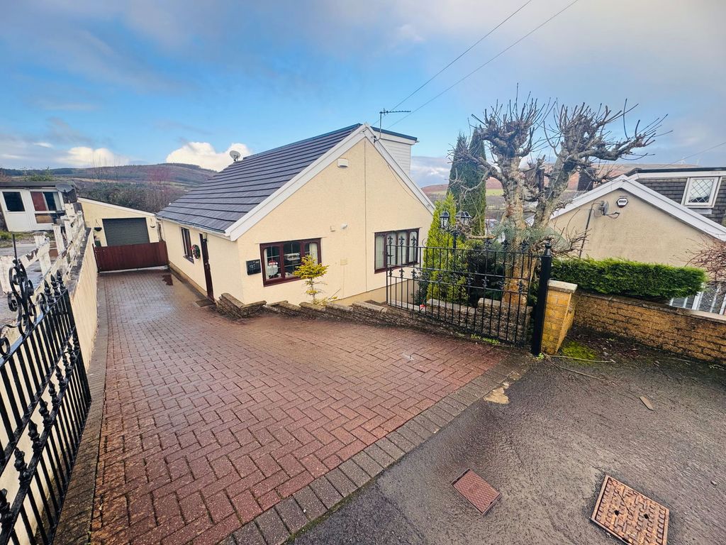 Property photo 1 of 42