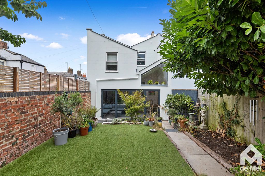 Property photo 2 of 17 Photo 16