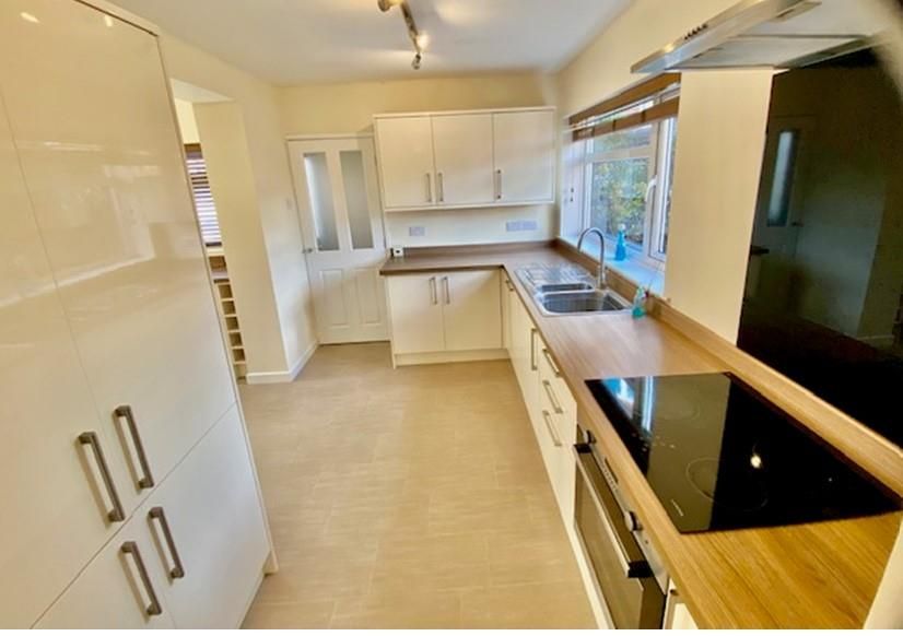 Property photo 3 of 18 Kitchen