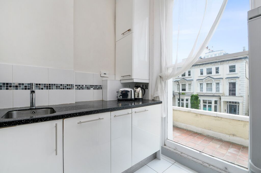 Property photo 2 of 9 Photo 03