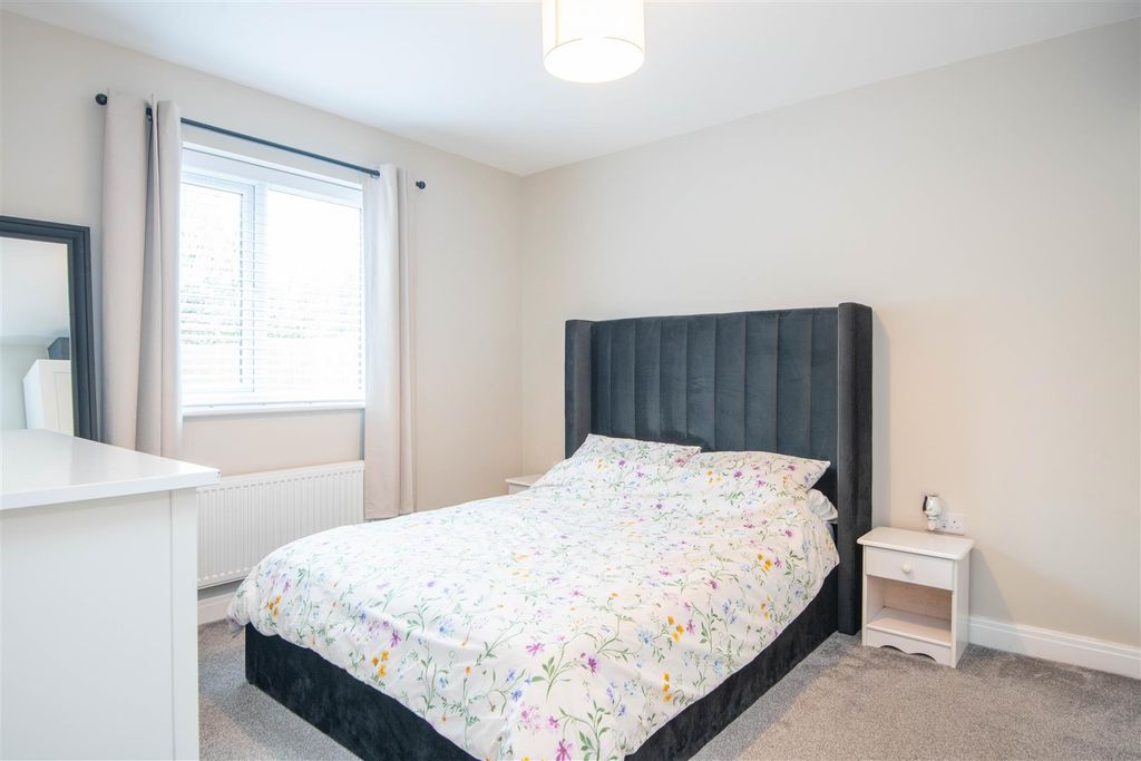 Property photo 3 of 13 Master Bedroom