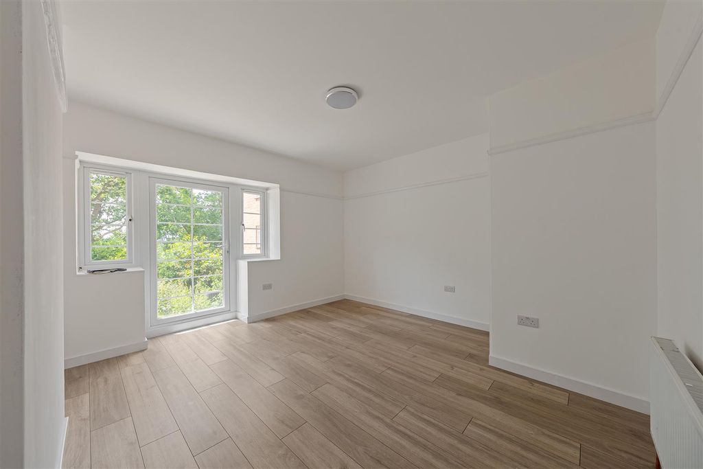 Property photo 2 of 11 094A8211.Jpg