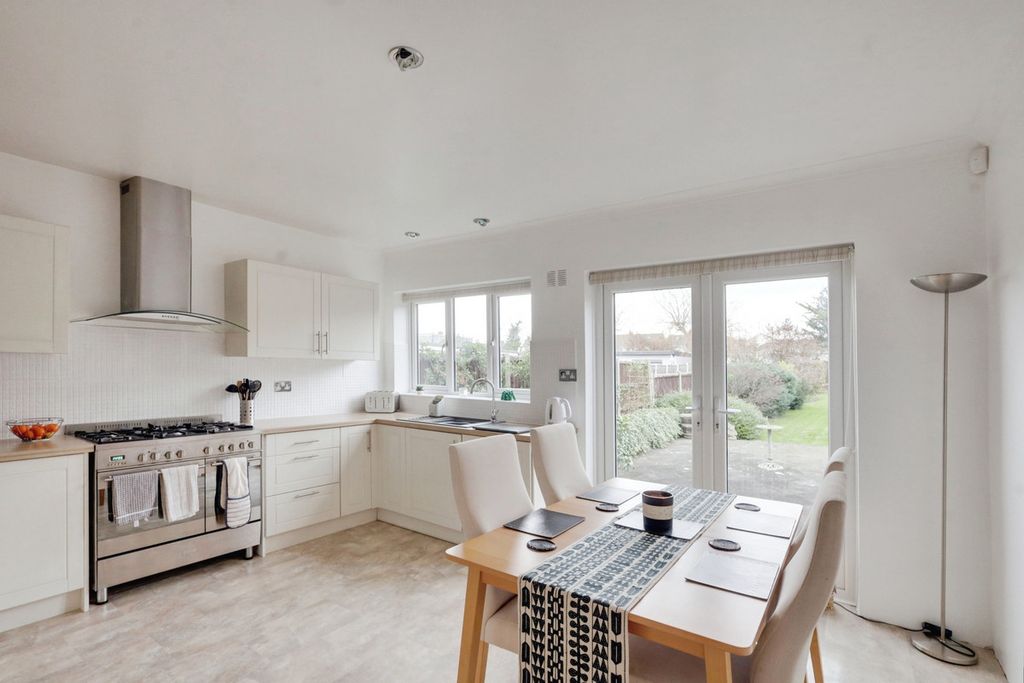 Property photo 3 of 26