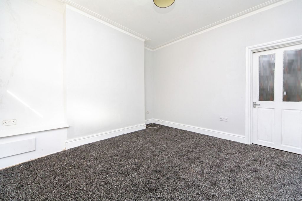 Property photo 3 of 19 Pbox-Img.Jpg