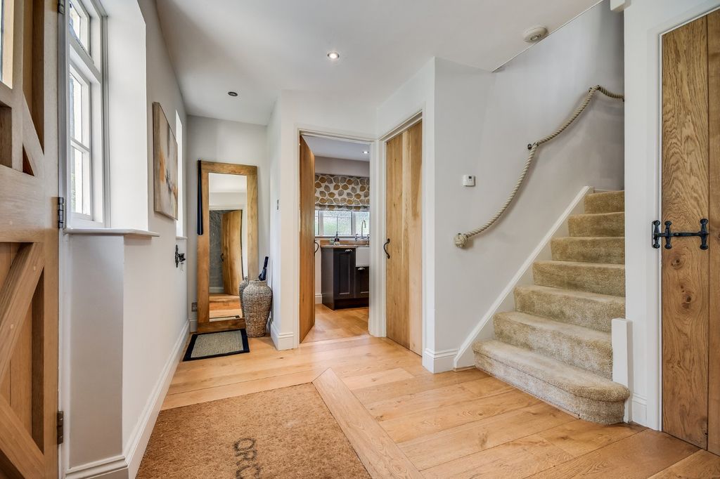 Property photo 2 of 26 Entrance Hall