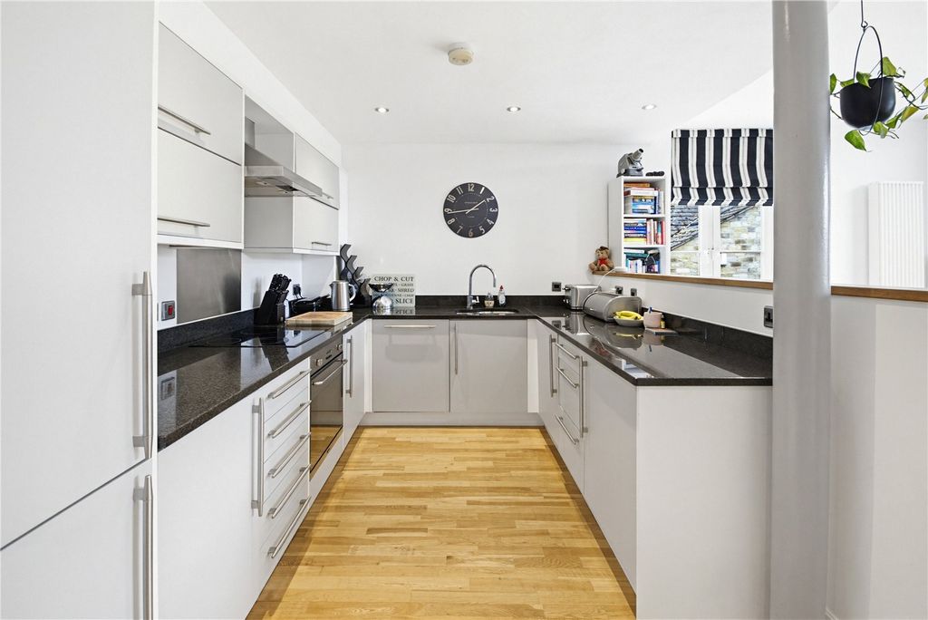 Property photo 3 of 16 Living Kitchen