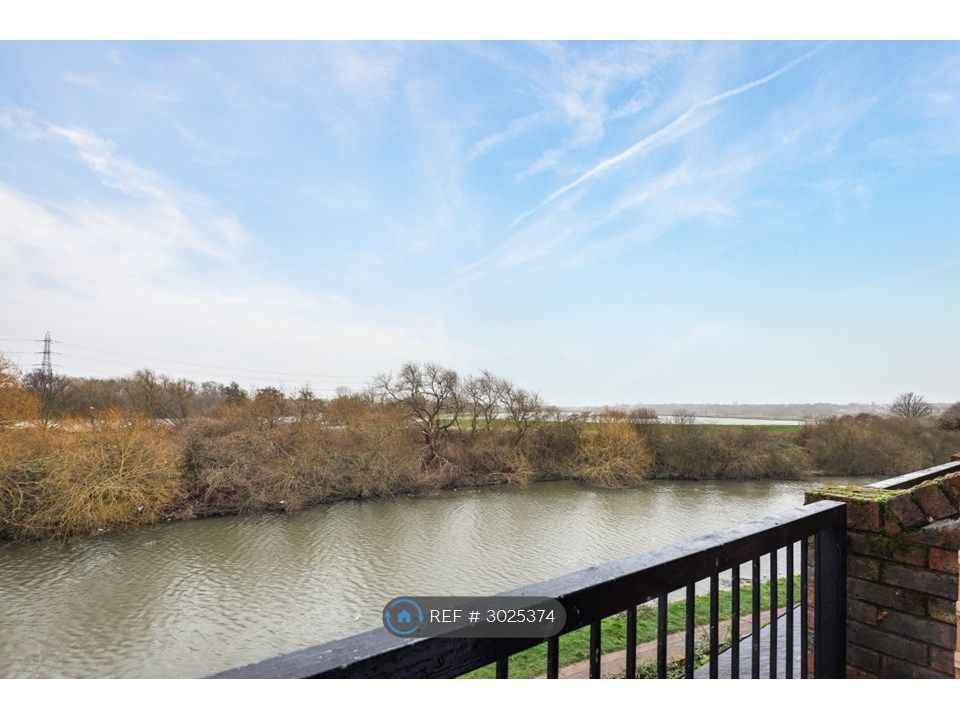 Property photo 3 of 11 Balcony (River Lea/Walthamstow Wetlands)