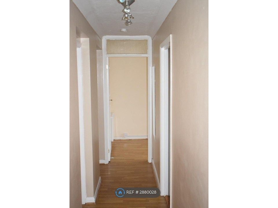 Property photo 2 of 9 Hallway