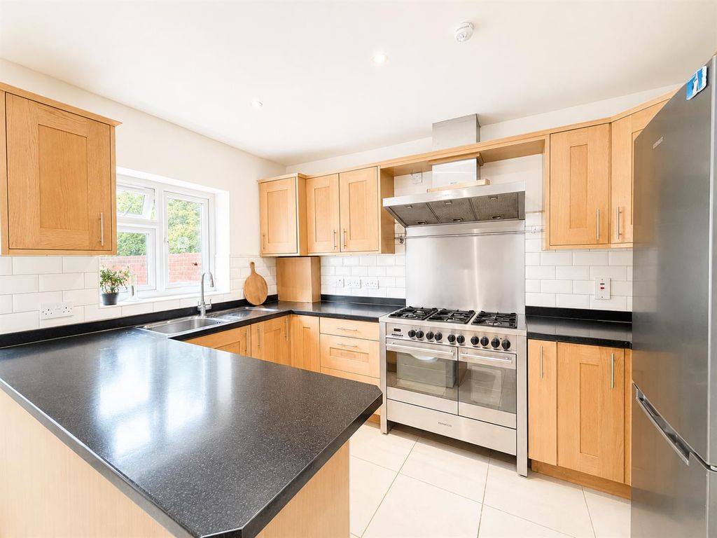 Property photo 2 of 7 Kitchen