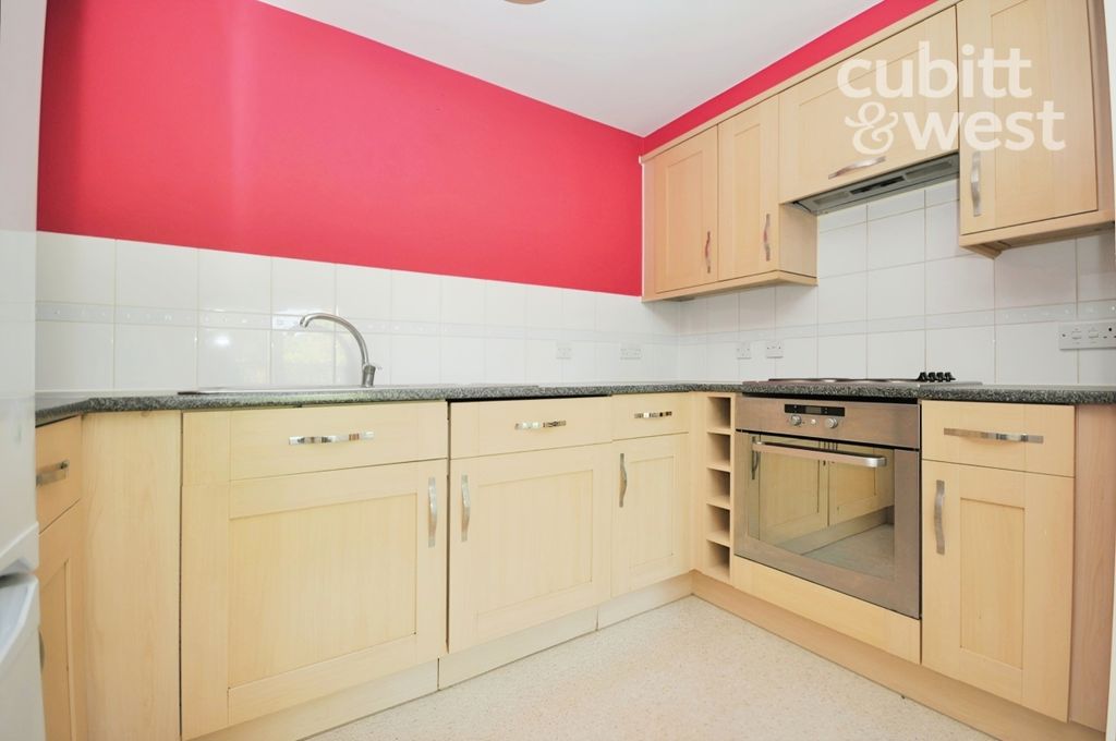 Property photo 3 of 10 Kitchen